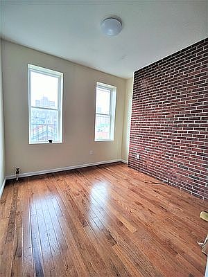 4th image of 309 E 110th St #15