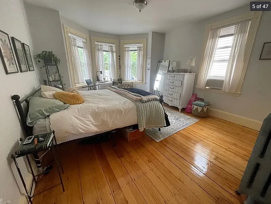 3 bed, 1.0 bath, 1400 sqft, $2,950 — Photo 3