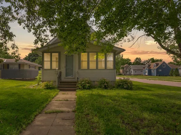 517 8th St SW, Faribault, MN 55021