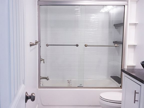 4th image of 111 W 18th St APT 1