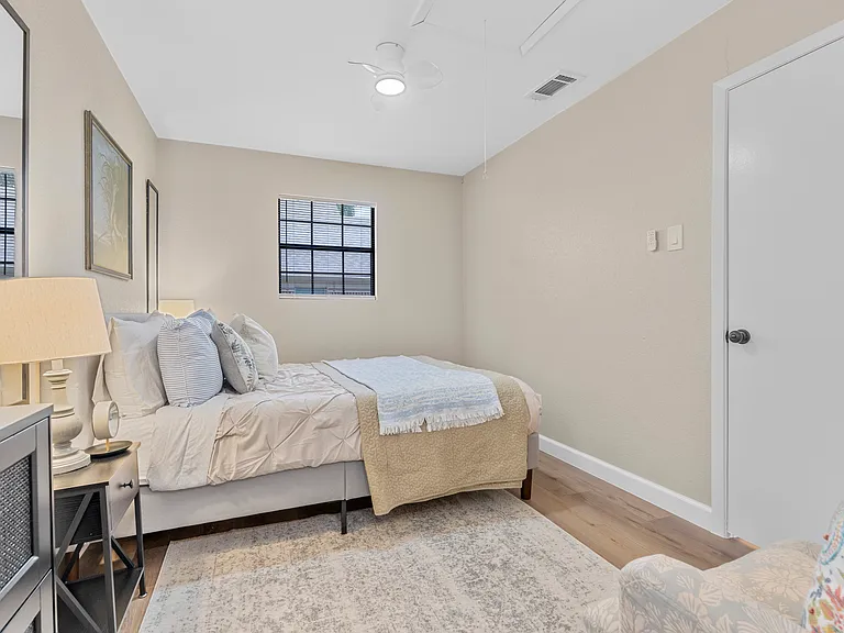1505 N College St — Photo 15