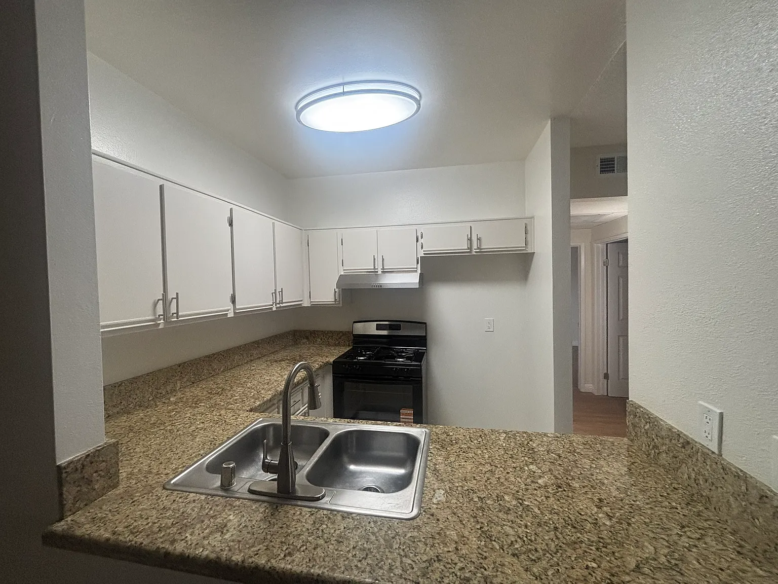 Tujunga Villas — Photo 4