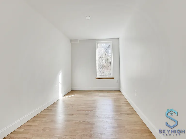 594 Van Buren St #1B — Photo 10