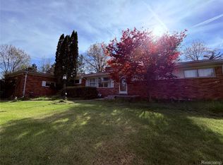 28147 Wildwood Trl, Farmington Hills, MI 48336