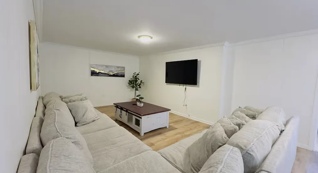 9 bed, 3800 sqft, $6,800 — Photo 3