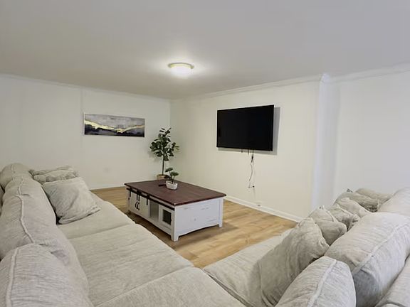 3rd image of 613 Calhoun Dr #A-b