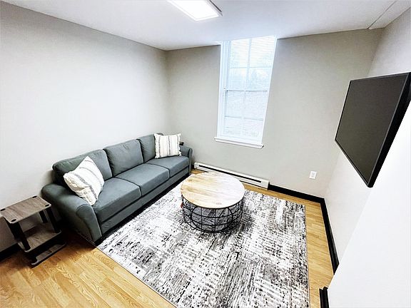 3rd image of 708 N Franklin St APT 9