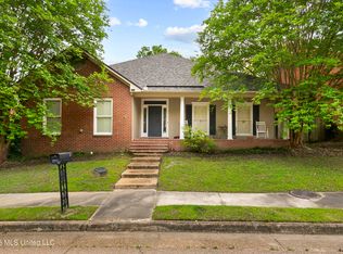 13 Village Green Ct, Jackson, MS 39211