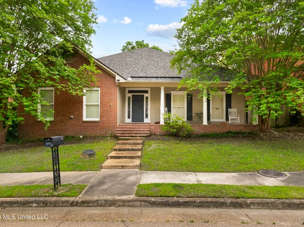 13 Village Green Ct, Jackson, MS 39211