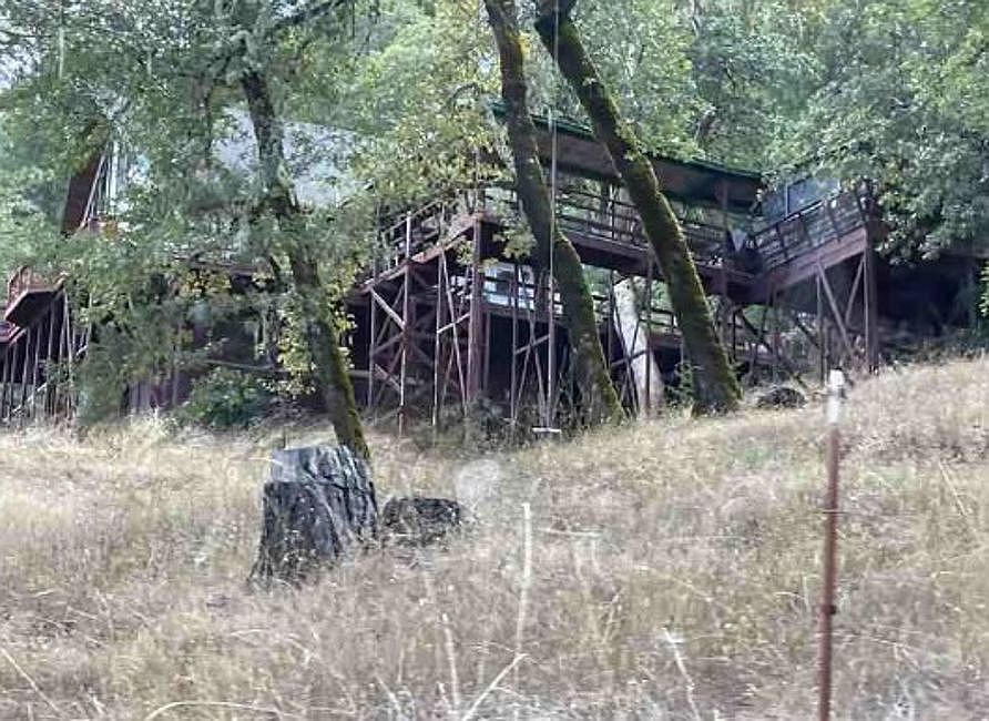 2nd image of 3701 Chinquapin Dr