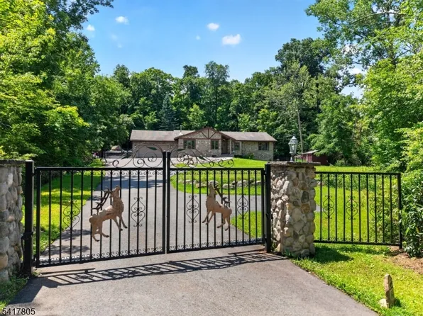 64 Ricker Dr, Ringwood Boro, NJ 07456