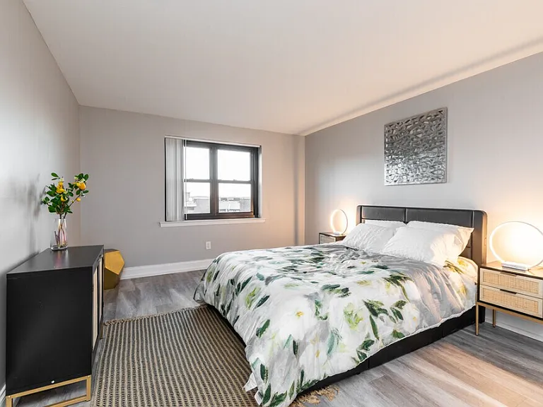 Broadmoor Apartments — Photo 14