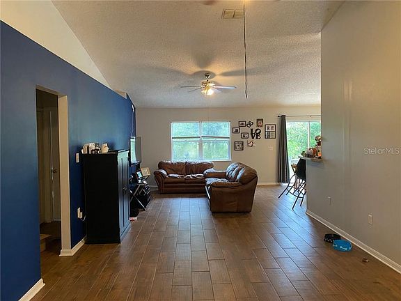 4th image of 1119 Doncaster Ct