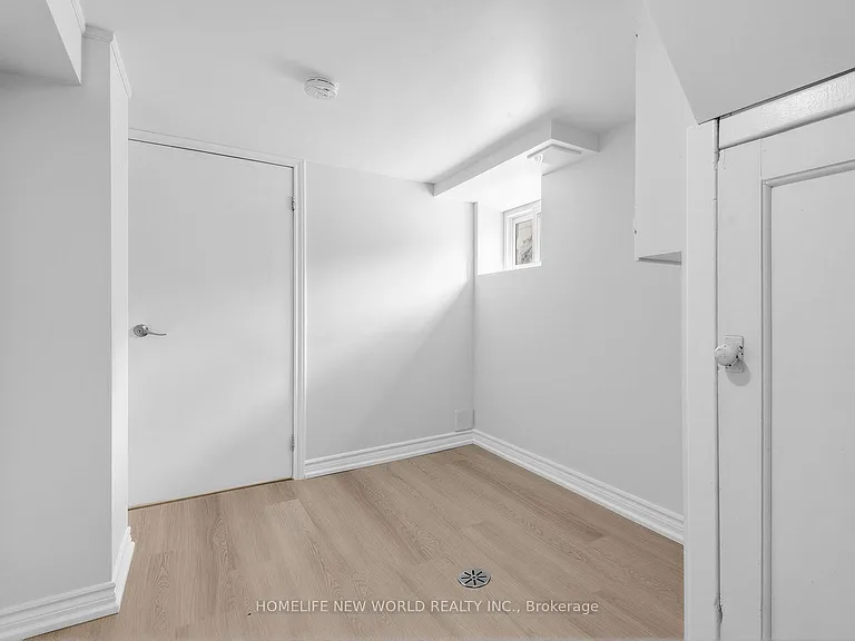 41 Binswood Ave #LOWER — Photo 8