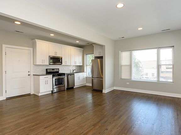 2nd image of 4757 N Leavitt St #2