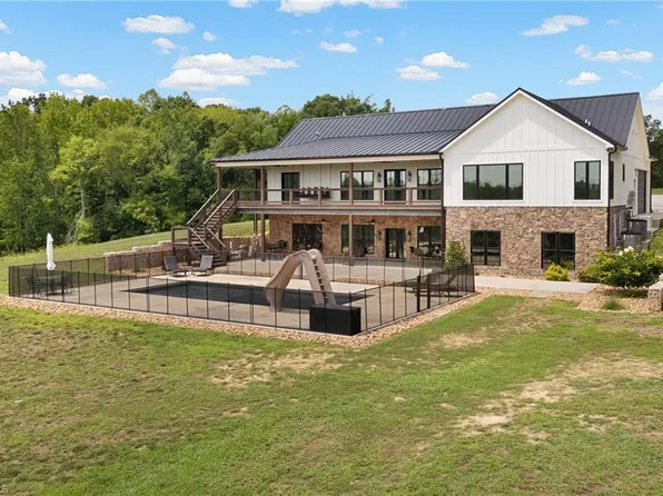 277 Crooked Rd, Blanch, NC 27212