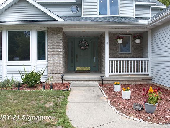 3rd image of 301 E Chapel Ln