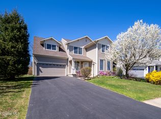 19 Candlewood Dr, Ballston Lake, NY 12019