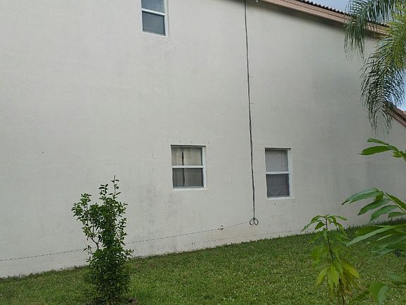 4th image of 1393 SW 106th Ave