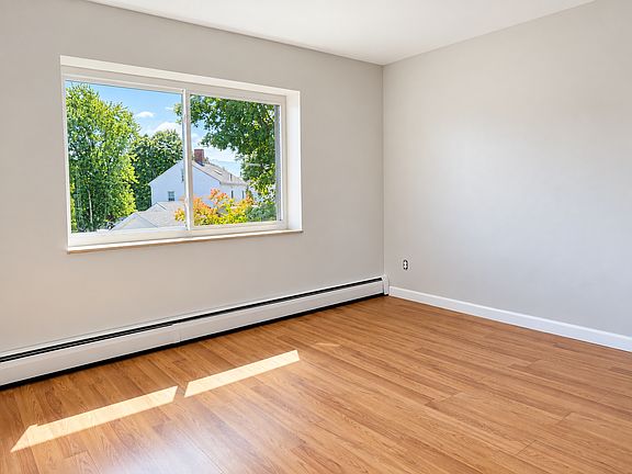 5th image of 185 Salem St APT 11