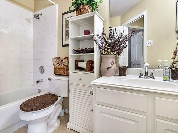 5th image of 6615 Fairglen Dr