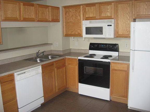 3rd image of 805 Summer Hawk Dr Unit F33