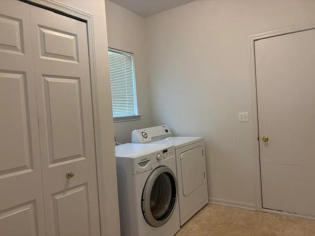5888 Villa France Ave — Photo 19