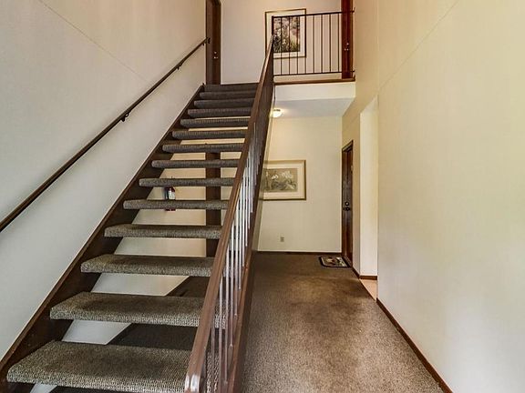 5th image of 2 Crusader Ave E APT B