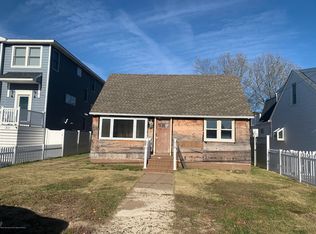207 W 15th St, Ship Bottom, NJ 08008