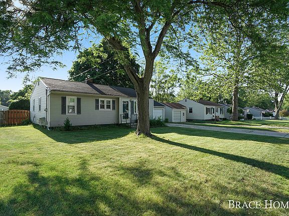 2nd image of 3659 Grape Ave NE