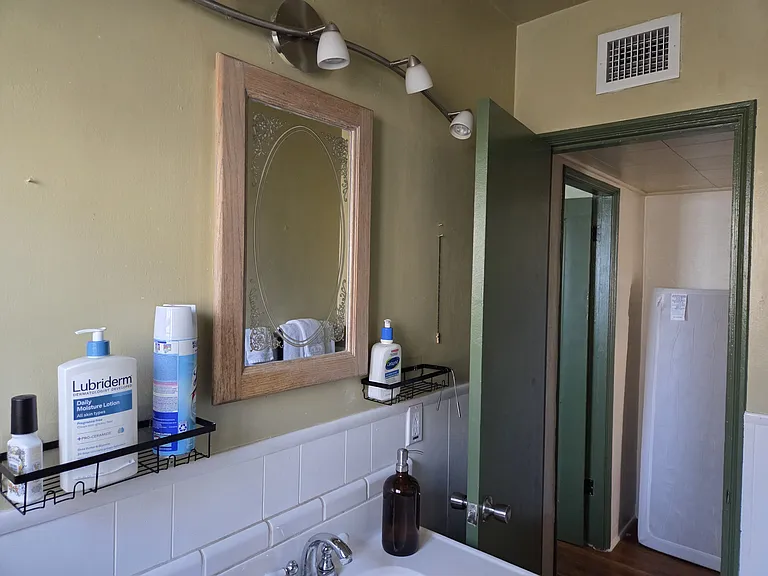 2501 E Drachman St — Photo 16