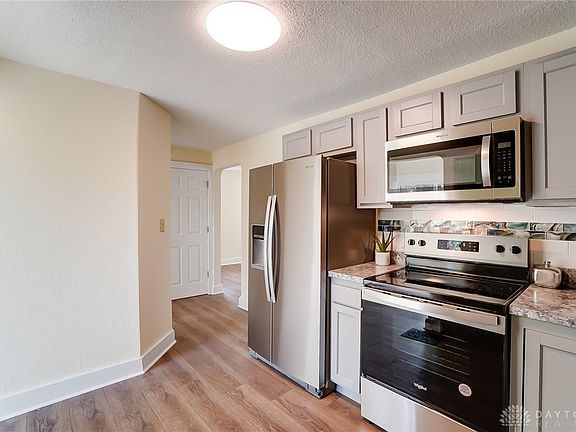 3rd image of 1124 Kemper Ave