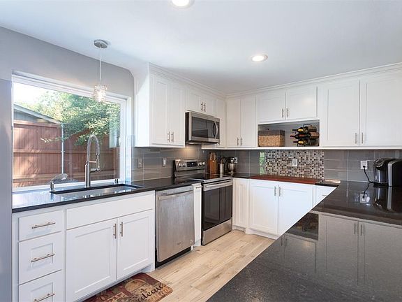 3rd image of 2918 Whitemarsh Cir