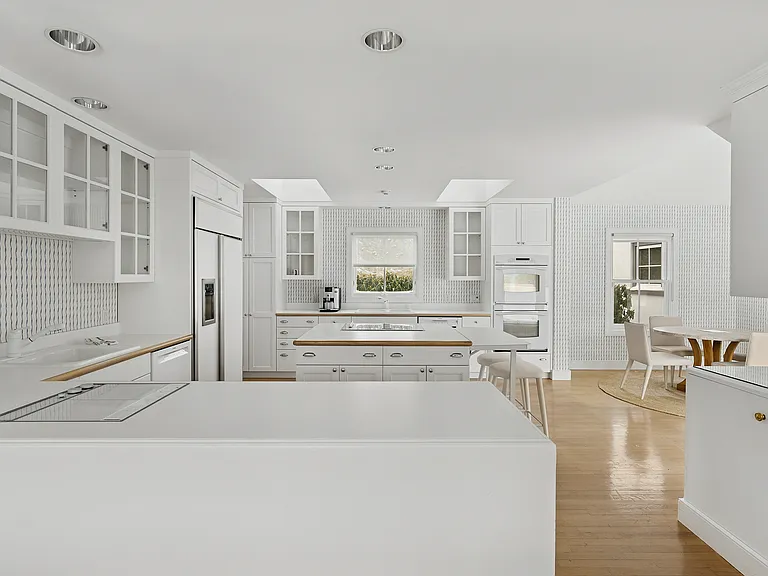 284 Ocean Rd — Photo 2