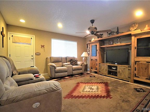 4th image of 3666 Bluegrass Dr