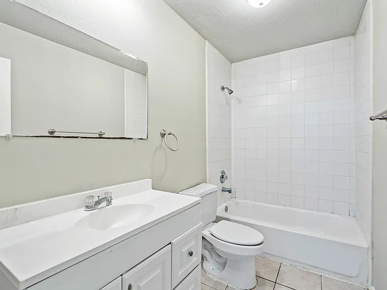 Palm Trace Homes Bathroom