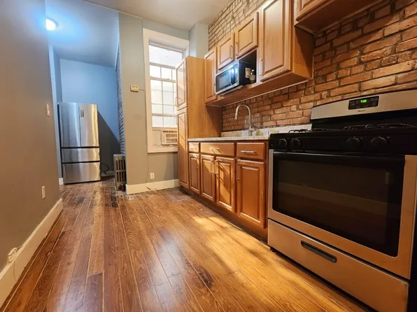 848 Hart Street image 1 of 15