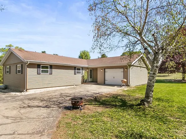 N7233 Circle Drive, Pardeeville, WI 53954