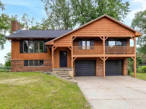 2735 Daniels Ct, Eldridge, IA 52748