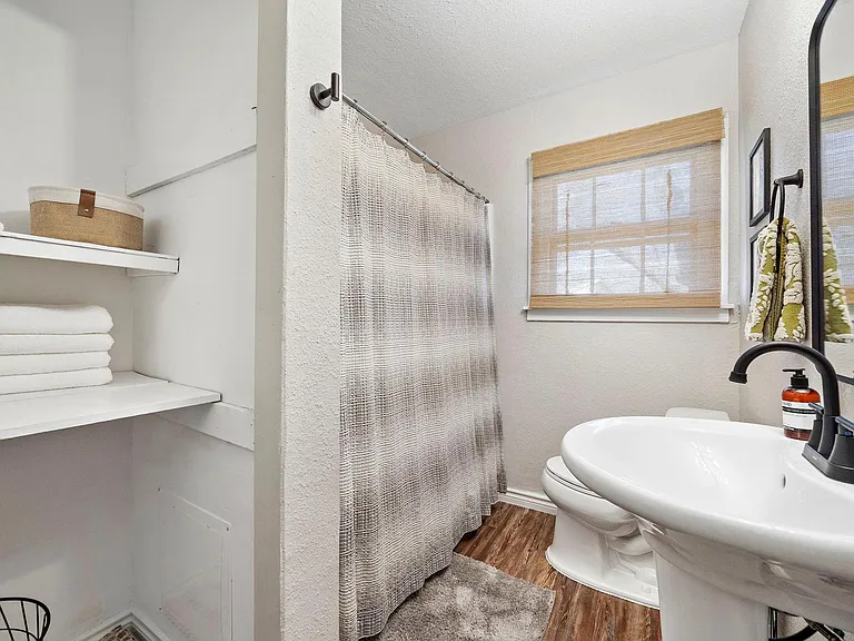 1206 Olive St — Photo 12