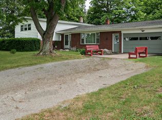 423 W Rockey Weed Rd, Stevensville, MI 49127