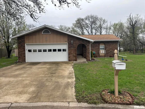 106 Salem Dr, Salem, IL 62881