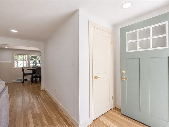 4th image of 85 Prospect St