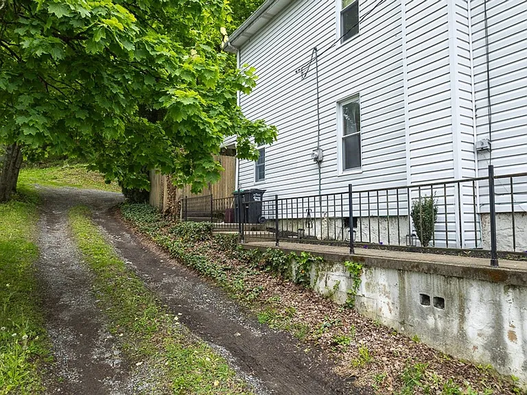 221 Center St — Photo 5