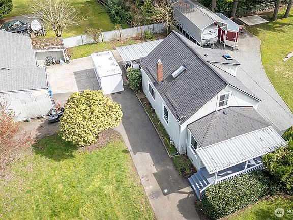 2nd image of 1219 21st Street SE