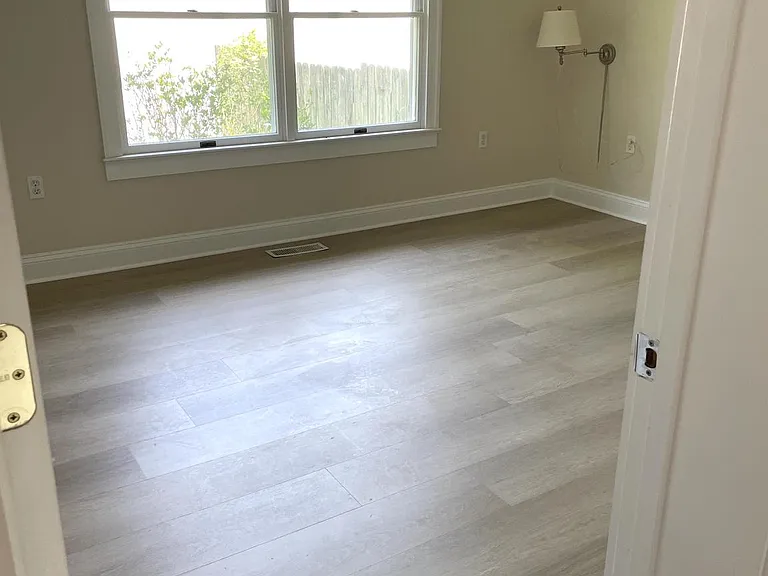 206 Willis Ave — Photo 10