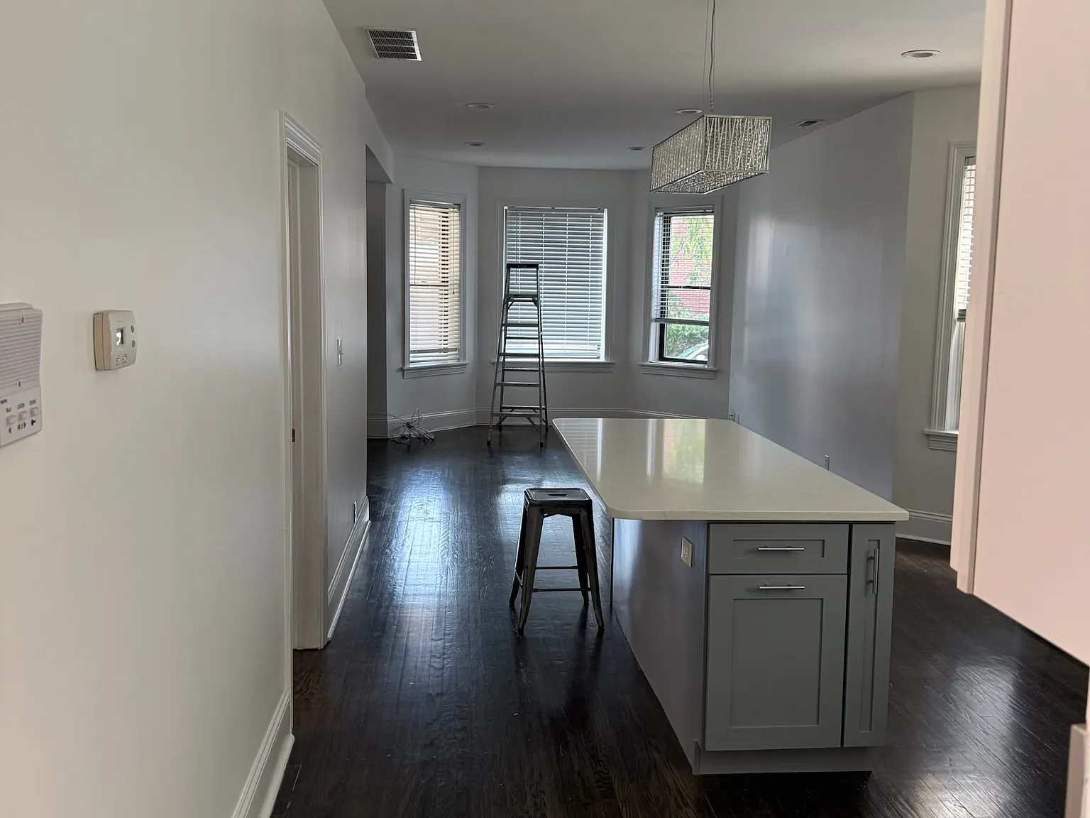 2 bed, 1000 sqft, $2,700 — Photo 2