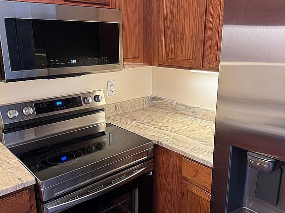 5th image of 613 Spring Hill Rd APT 13