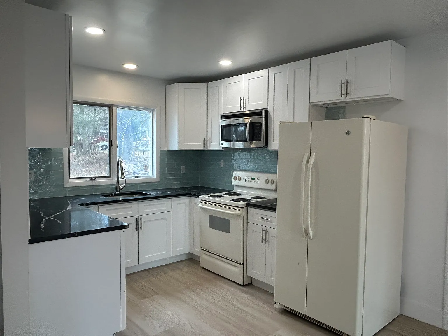 3 bed, 1278 sqft, $2,400 — Photo 3