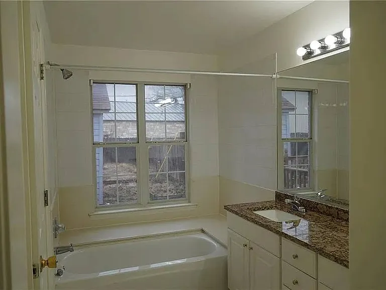 2103 Bluebonnet Dr — Photo 9